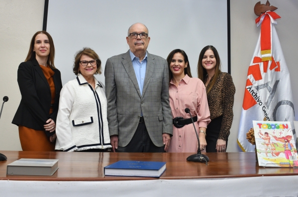 El AGN recibe donativo en honor a Miguel Cocco