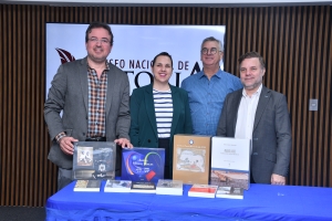 Colectivo Editorial Luscinia de Puerto Rico realiza donación al AGN