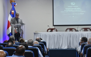 Pedro San Miguel reflexiona sobre civilización y barbarie en la América colonial durante conferencia en el Archivo General de la Nación