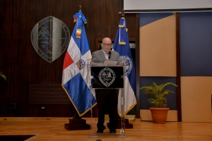 Presentan en San Juan el libro "Con la Palabra de Dios" de Roberto Cassá